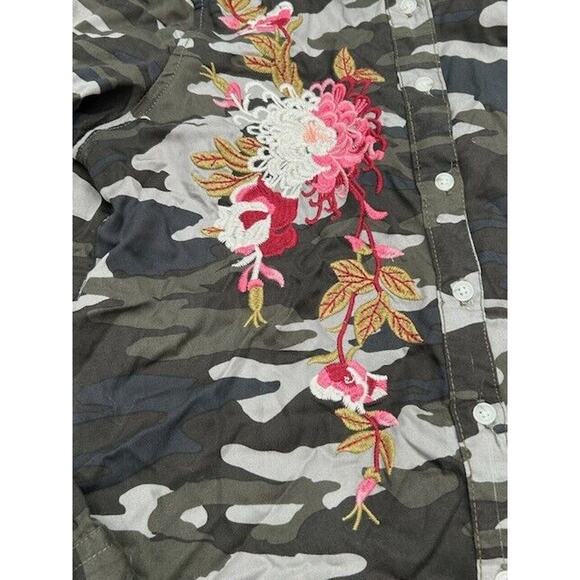 Soft Surrounding Womens Button Down Shirt Top Embroidered Floral Camo Size XS - Picture 4 of 11